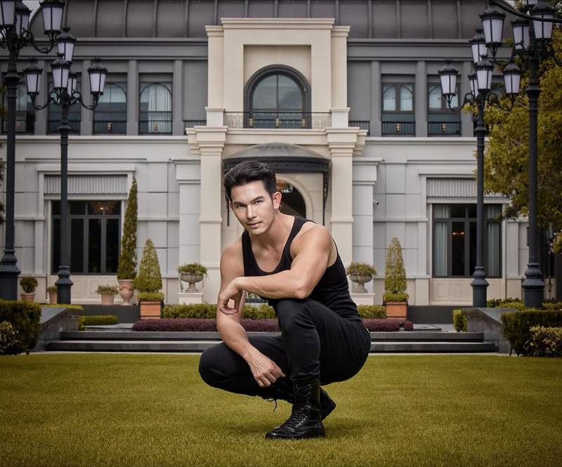 อั้ม อธิชาติ เดียร์น่า