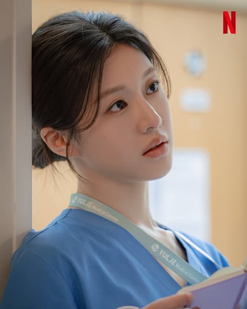 Resident Playbook เพลย์บุ๊คชุดกาวน์ ซีรีส์เกาหลี