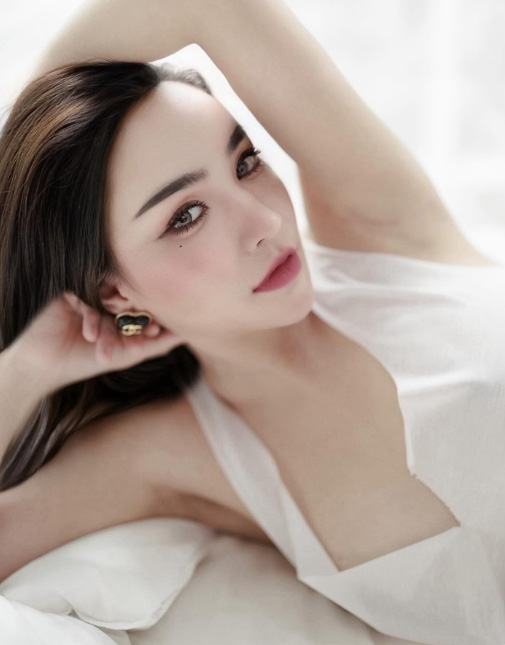 นิวนิว เอวเด้ง คือใคร