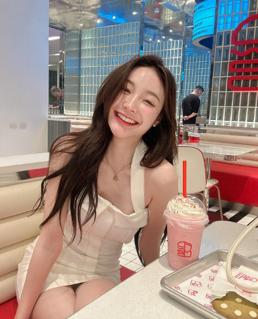 พิมพ์ กรกนก ประวัติเน็ตไอดอล