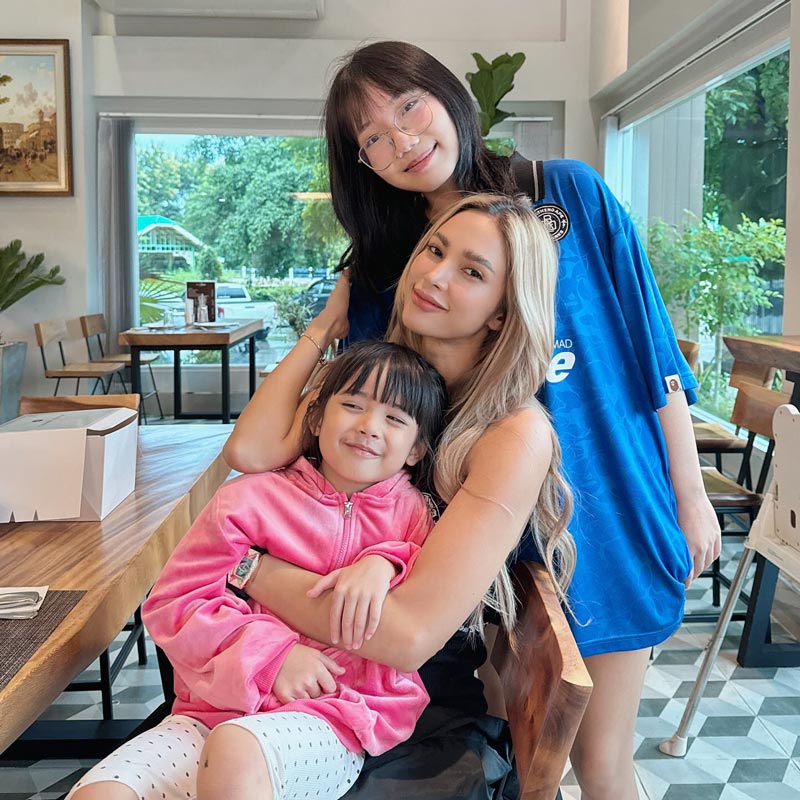 อุ้ม ลักขณา