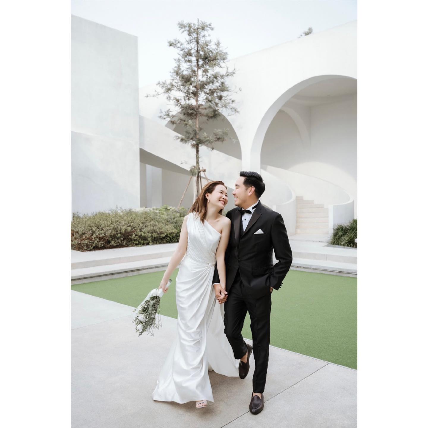 เบลล์ เกิร์ลลี่ เบอร์รี่