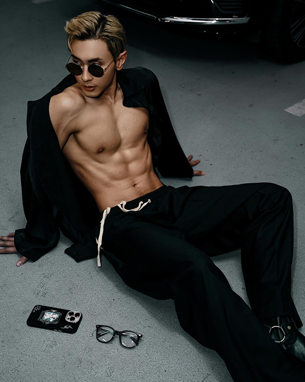 นัททิว สลัดผ้าอวดกล้ามแน่น