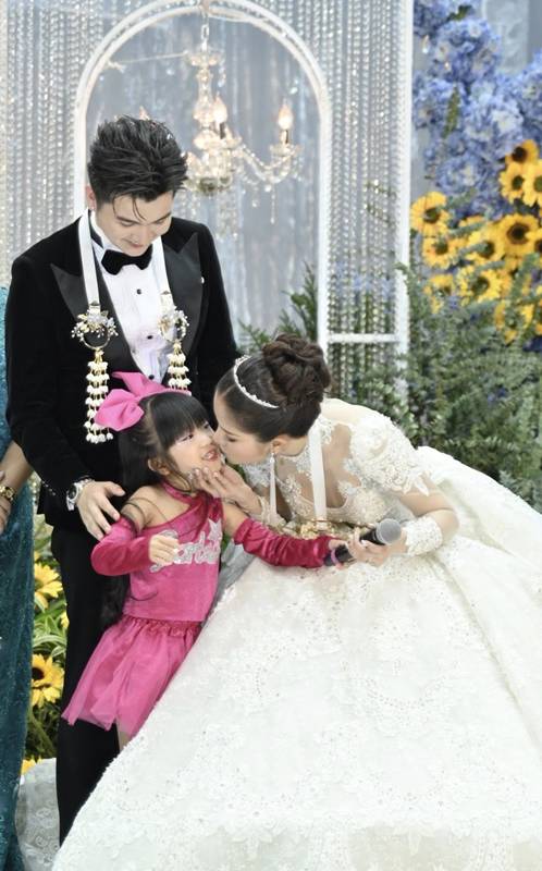 แพรวพราว แสงทอง