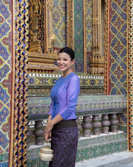 ดาราใส่ชุดไทย