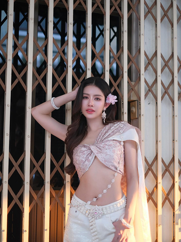 สไบกับกางเกงยีนส์