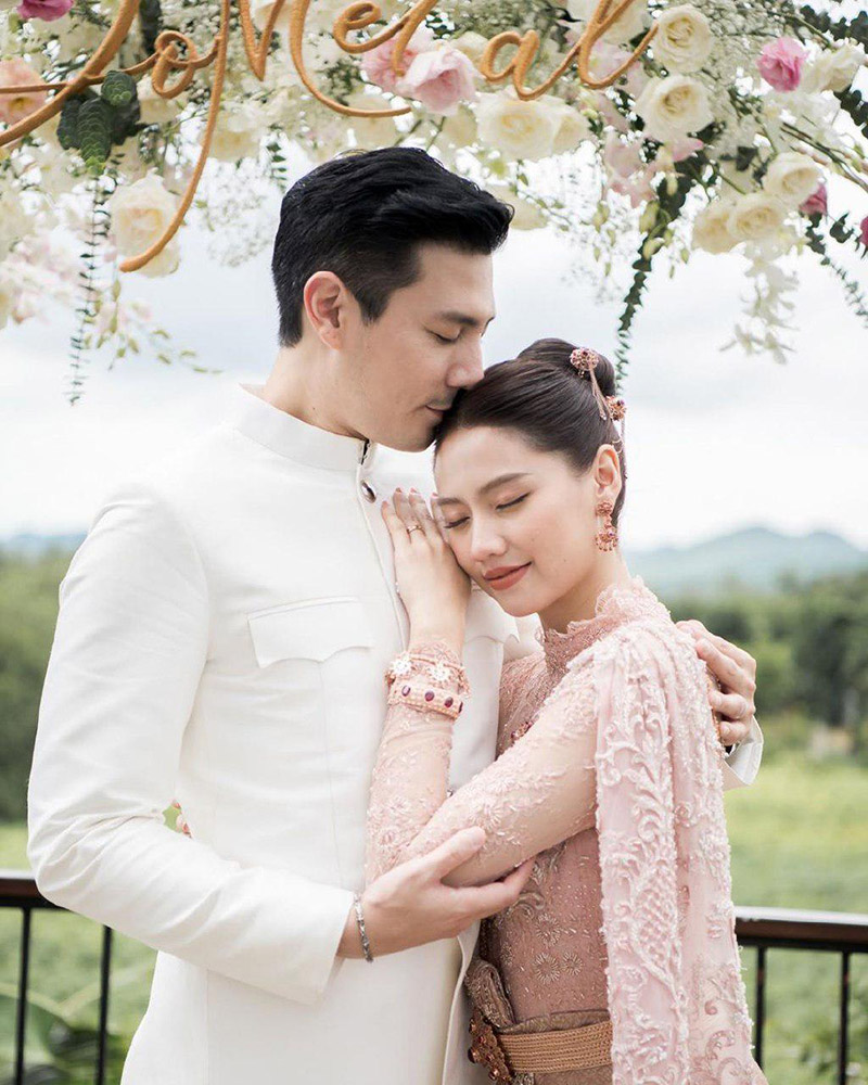 เมทัล สุขขาว