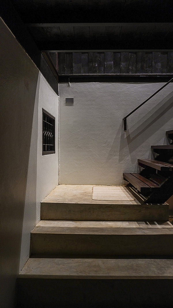 รีโนเวทบ้านครึ่งปูนครึ่งไม้ บันได