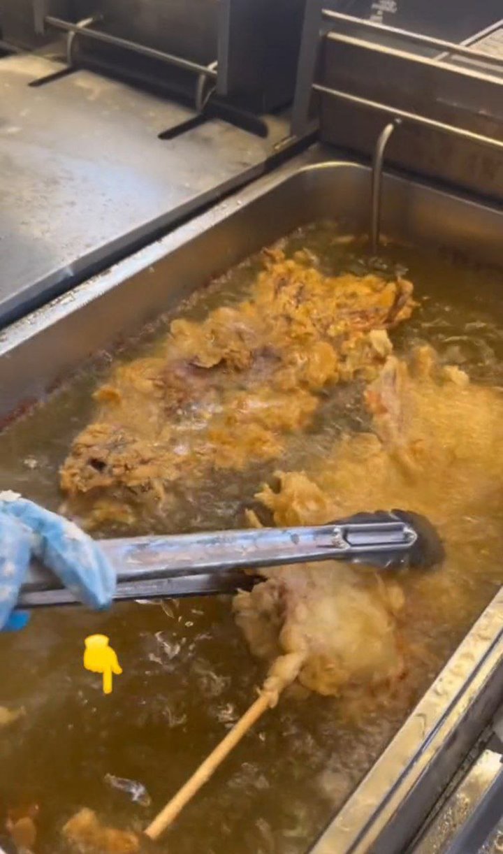 พิ้งค์กี้ ขายปลาหมึก