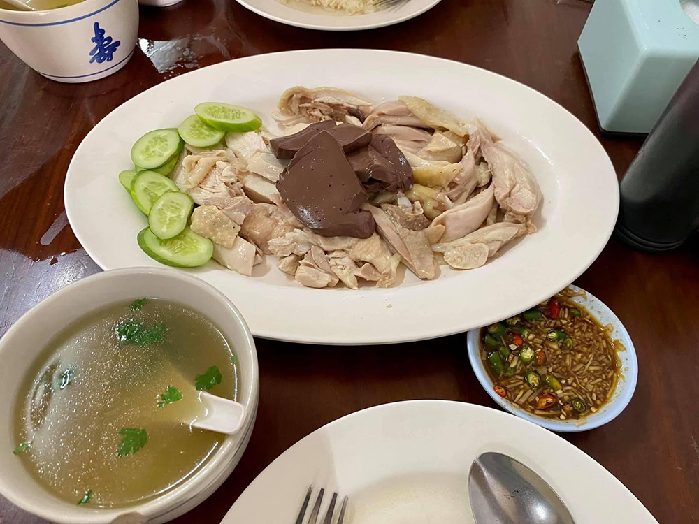 เจ๊ยี ข้าวมันไก่วัดสระเกศ ร้านอาหารแม้นศรี