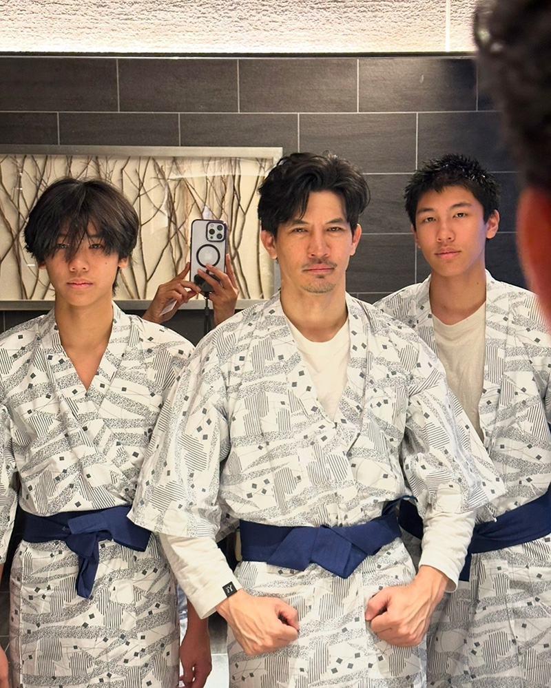 เต้ย จรินทร์พร ถ่ายรูปกับ น้องคุน-น้องจุน