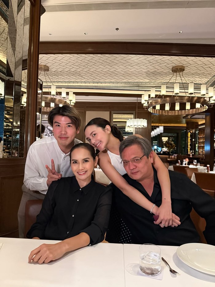 หยดน้ำ นัดดาภรณ์ พาแฟนดินเนอร์กับพ่อปู แม่ขวัญฤดี 