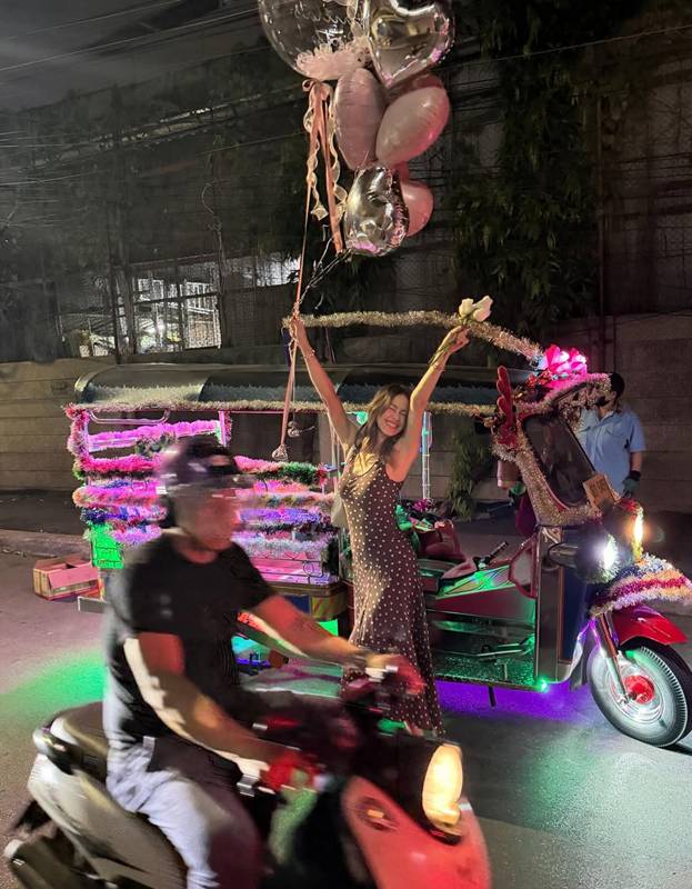 พอลล่า เทเลอร์ ฉลองวันเกิด 43 ปี