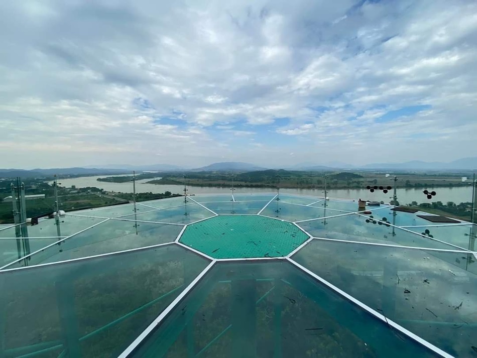 สกายวอล์กผาเงา