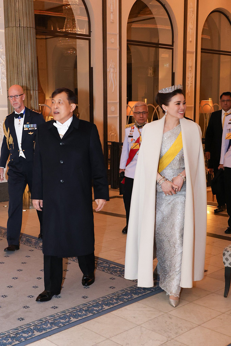 ในหลวง - พระราชินี