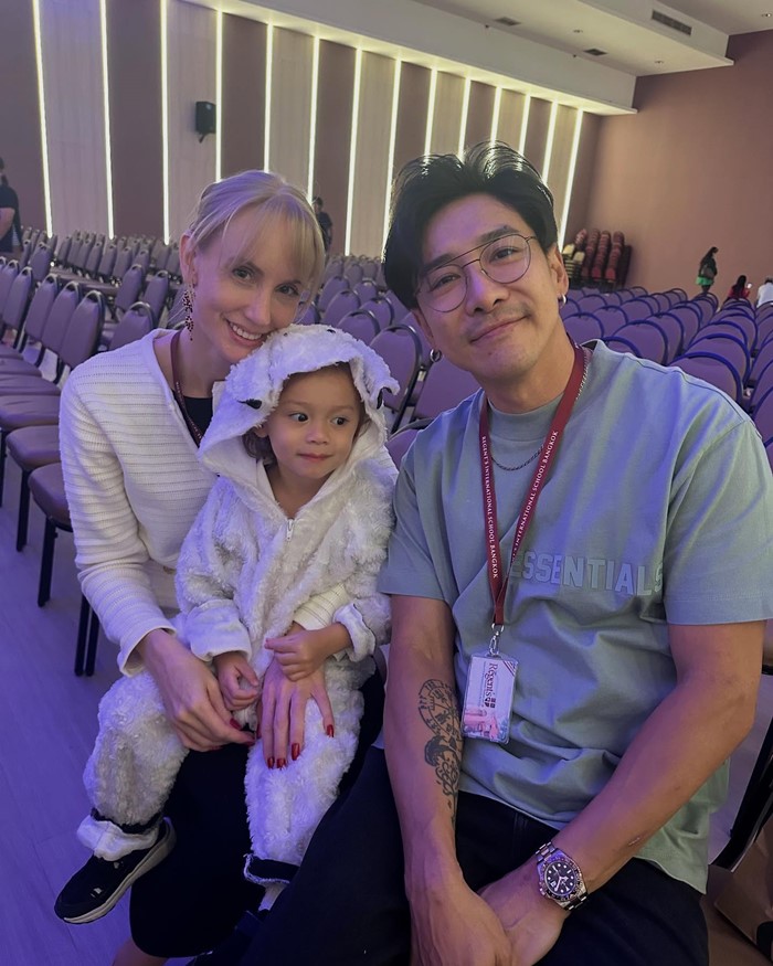 บอย ภิษณุ ร่วมเฟรม อแมนดา เชียร์ลูกสาวที่งานโรงเรียน