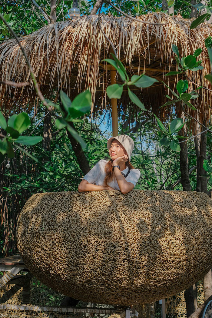 ที่นั่งโซนรังนกบนต้นไม้ ร้านบ้านยายเวียง