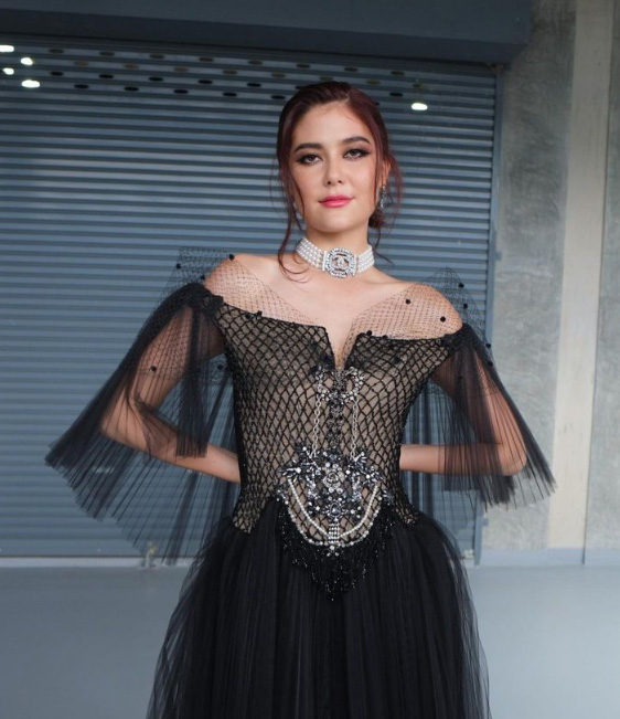 มารีญา พูลเลิศลาภ