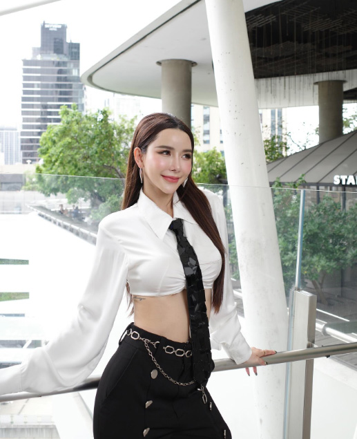 ฝน มาริสา ประวัติ