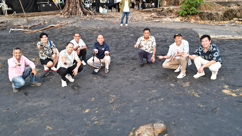 หาดทรายสีดำ หาดนางทอง พังงา