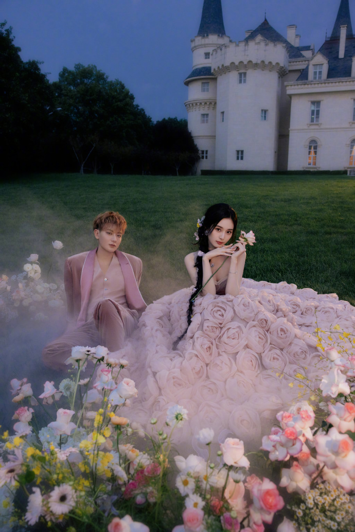 หวงจื่อเทา เปิดภาพพรีเวดดิ้ง สวีอี้หยาง สวยหรูอลังการ