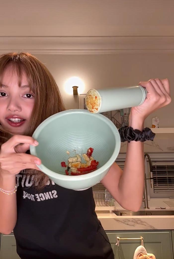 ลิซ่า ตำส้มตำ