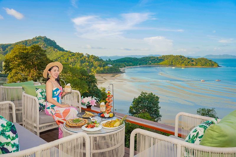 Sinae Phuket Luxury Hotel