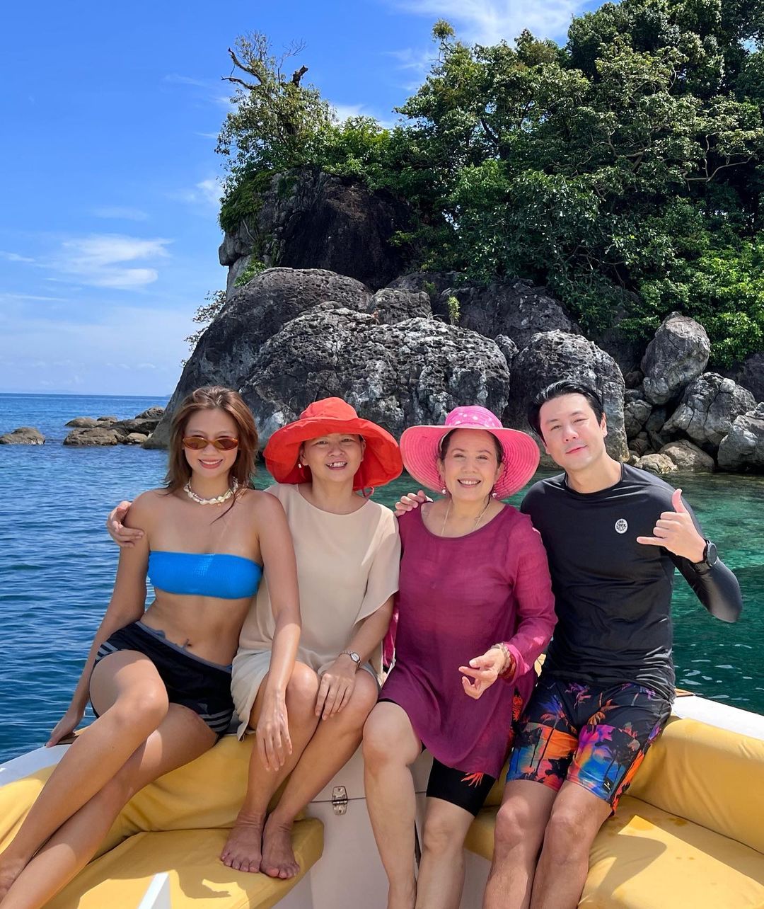 เมทัล สุขขาว