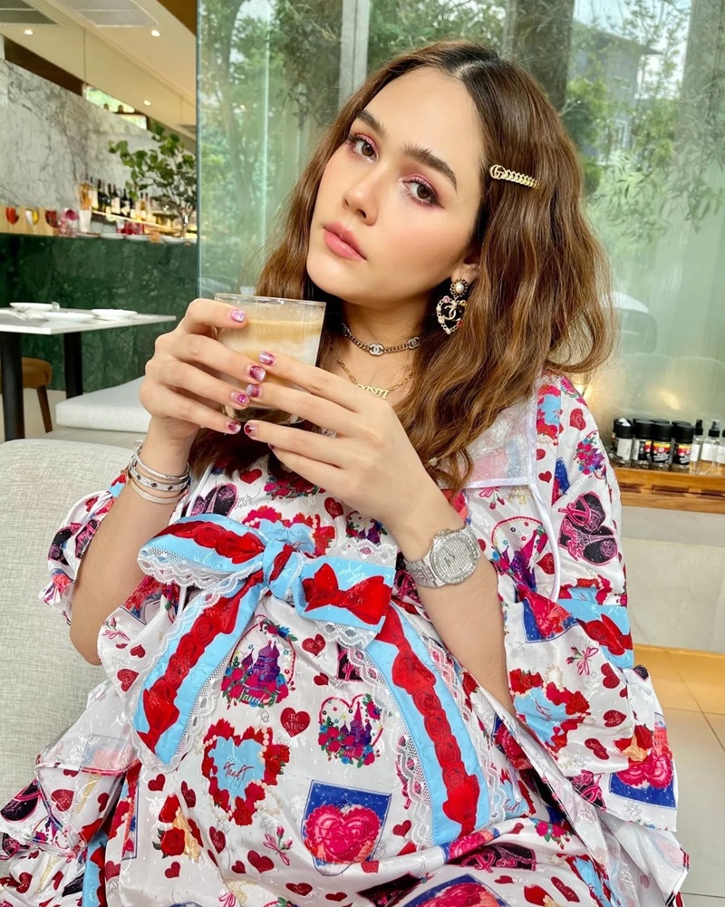 ชมพู่ อารยา