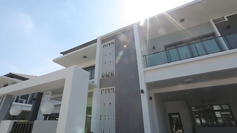 บ้านใหม่ บอล เชิญยิ้ม