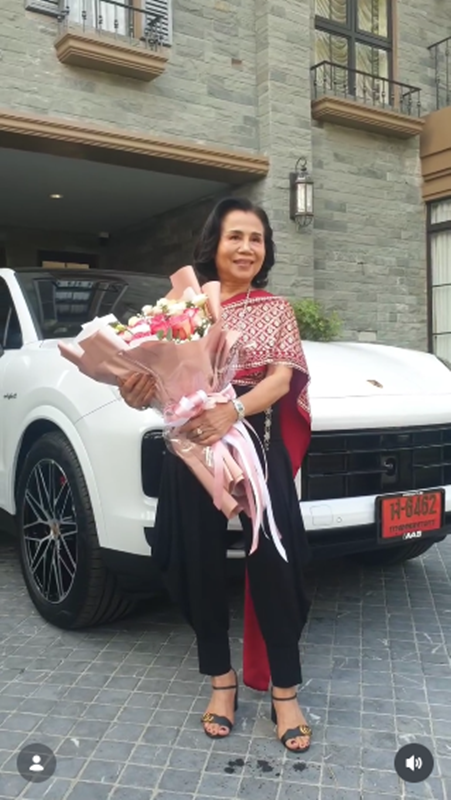 ยายหนิง แม่ชมพู่ อารยา