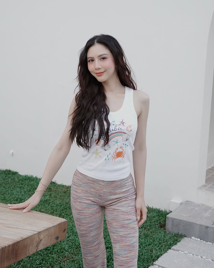 กุ๊กกิ๊ก กชกร นางเอกวิกหมอชิต นุ่งบิกินี่อวดเอวบางร่างน้อยริมสระ