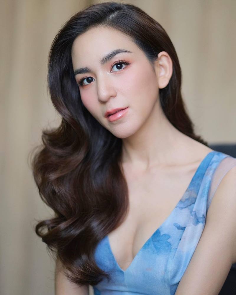 พลอย ชิดจันทร์