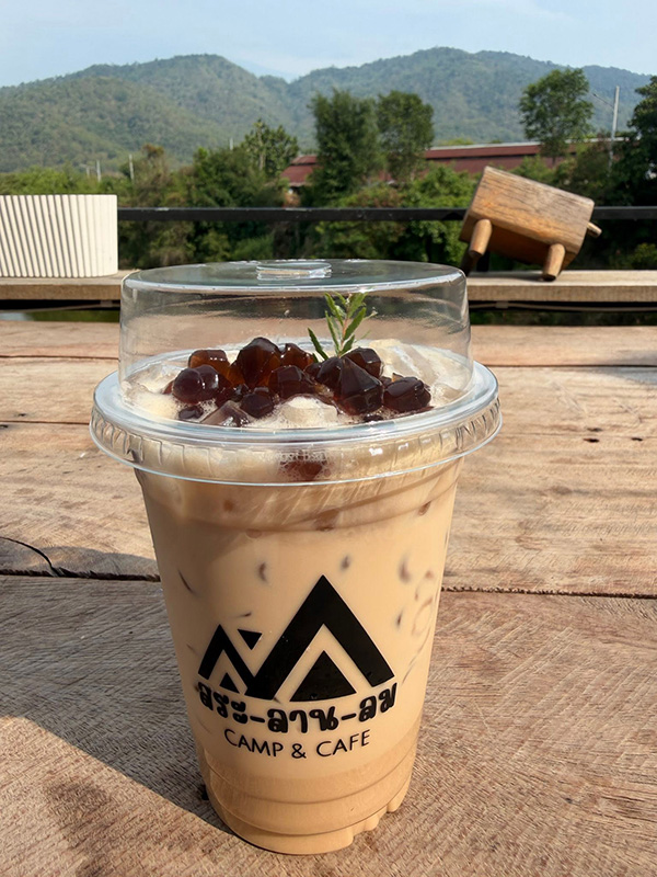 สระ ลาน ลม คาเฟ่วิวภูเขา
