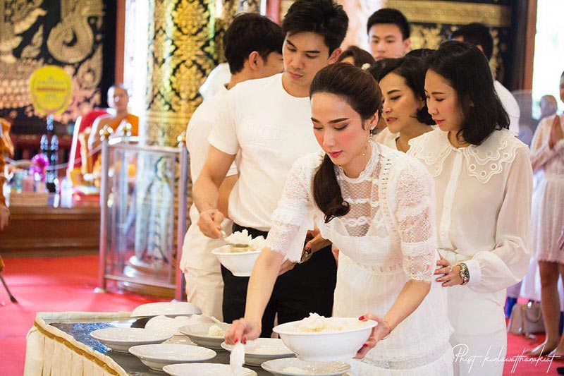 ชุดไปวัดดารา