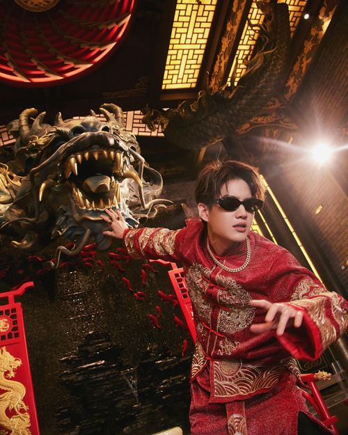 ส่องแฟชั่นตรุษจีน 2568 สไตล์ดาราชาย อัปลุคเท่ต้อนรับปีมะเส็ง