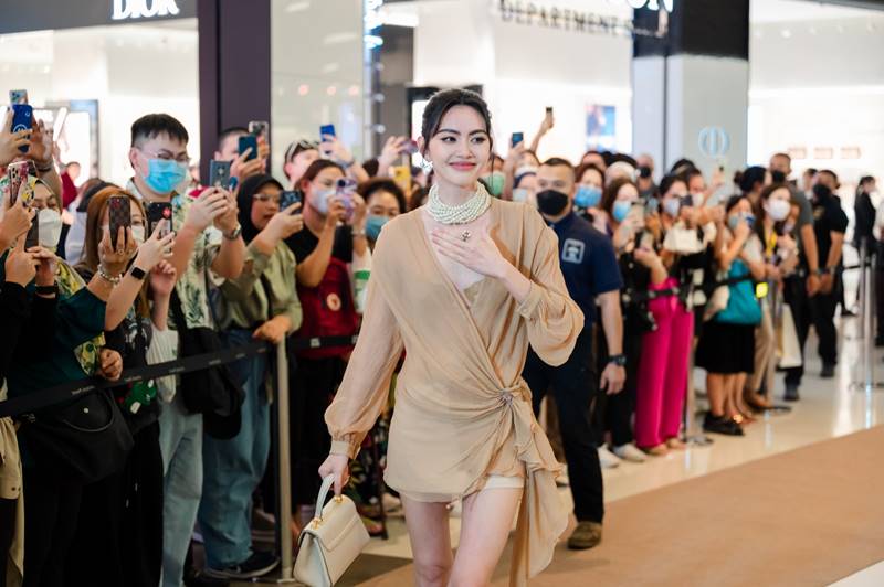 ใหม่ ดาวิกา