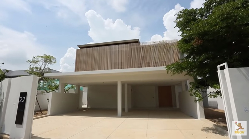 บ้าน โบวี่ อัฐมา