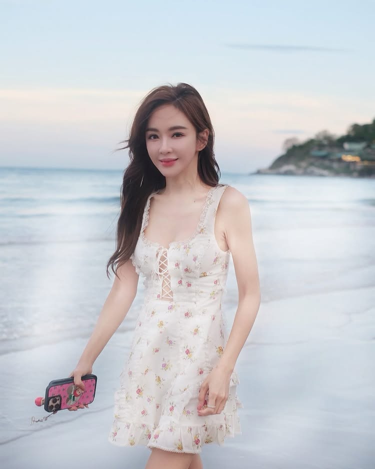 เป้ย ปานวาด ส่งท้ายทริปสงกรานต์แบบซุปตาร์ ใส่ทูพีซโชว์อึ๋ม