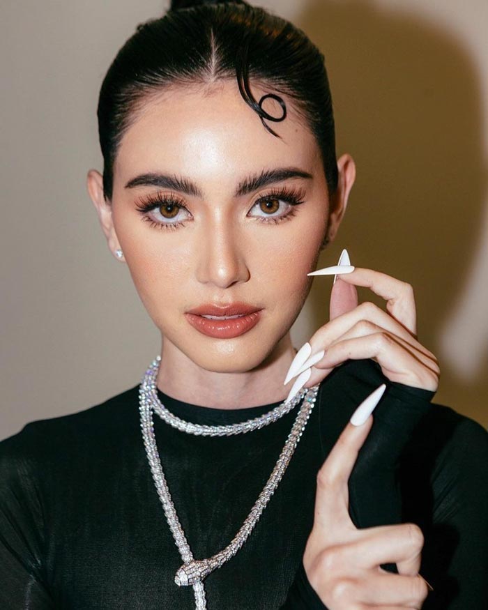 ใหม่ ดาวิกา