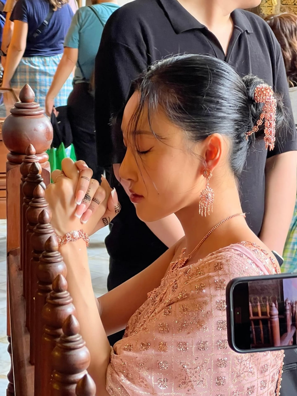 ฮวาซา MAMAMOO มาไทยเที่ยววัด