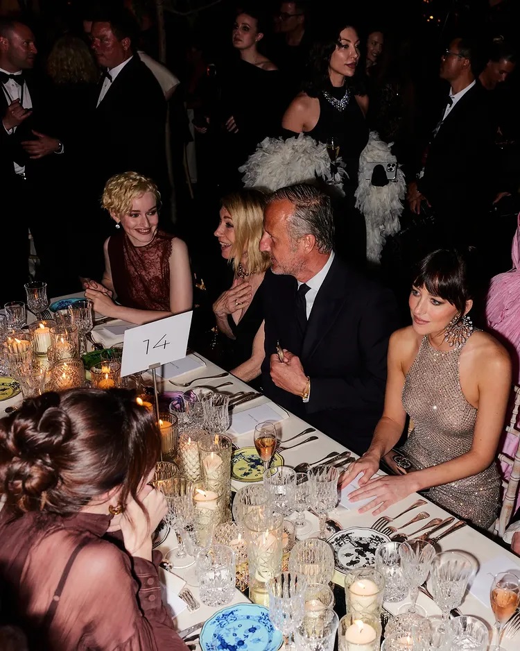 ใหม่ ดาวิกา โททัลลุคสุดชิค สวยเฉิดฉาย กระทบไหล่คนดังระดับโลกมากมาย 