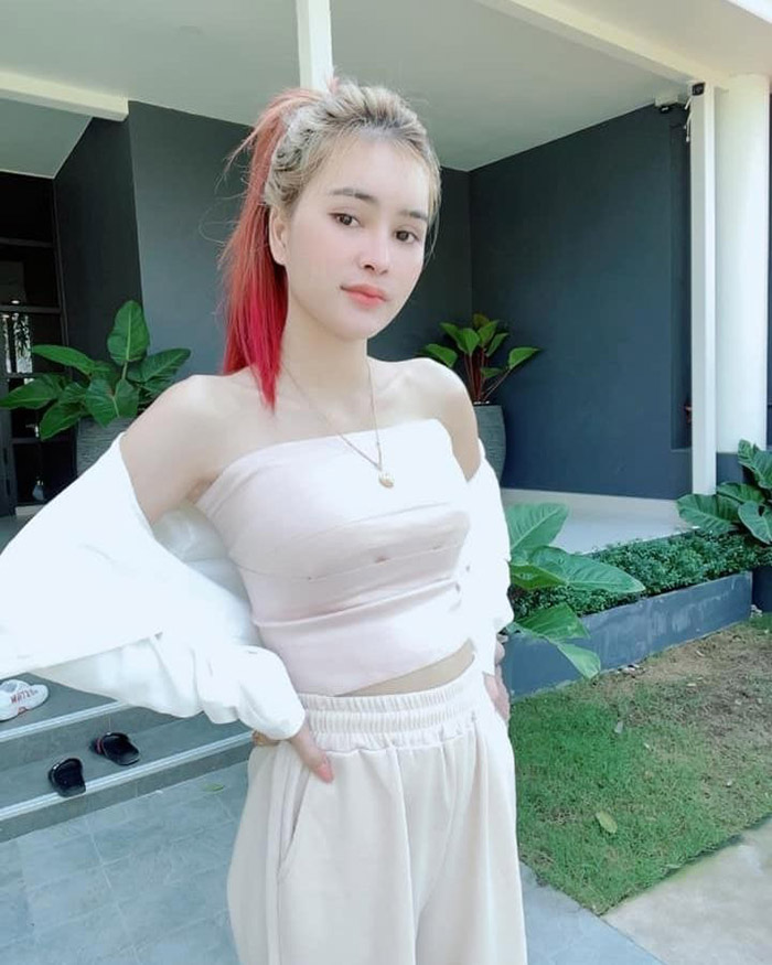 เอ๋ มิรา