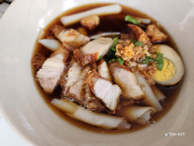 ก๋วยจั๊บโบราณ by ชาออม ภูเก็ต