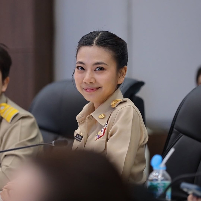 เนย ซินญอริต้า ประวัติ