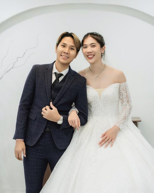 เทนนิส จูเนียร์ ควงคู่ลองชุดแต่งงาน เปิดภาพ 3 ลุค กับปัญหาระดับชาติ ชุดไหนดี