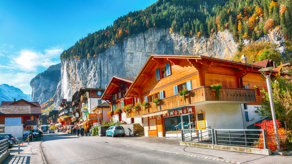 อัลบั้มภาพ Lauterbrunnen หมู่บ้านกลางหุบเขาในสวิตเซอร์แลนด์ วิวหลักล้าน