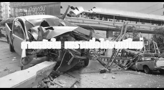 รถกระบะชนเสาไฟฟ้า