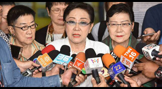 ป้าทุบรถ