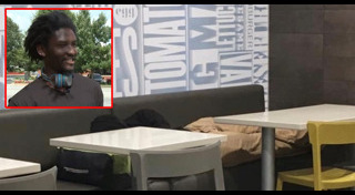 พนักงานแอบหลับในที่ทำงาน